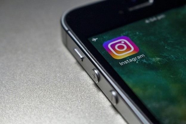 Logo Instagram sur un écran de téléphone